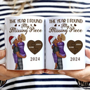 Love,Gift For Couples,Gift For Husband,Gift For Wife,Gift For Boyfriend,Gift For Girlfriend,Anniversary - The Year I Found My Missing Piece Kissing Couples - Personalized White Edge-to-Edge Mug