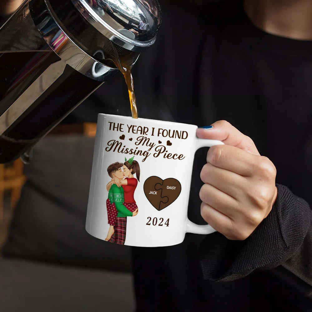 Love,Gift For Couples,Gift For Husband,Gift For Wife,Gift For Boyfriend,Gift For Girlfriend,Anniversary - The Year I Found My Missing Piece Kissing Couples - Personalized White Edge-to-Edge Mug