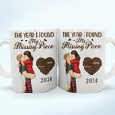 Love,Gift For Couples,Gift For Husband,Gift For Wife,Gift For Boyfriend,Gift For Girlfriend,Anniversary - The Year I Found My Missing Piece Kissing Couples - Personalized White Edge-to-Edge Mug