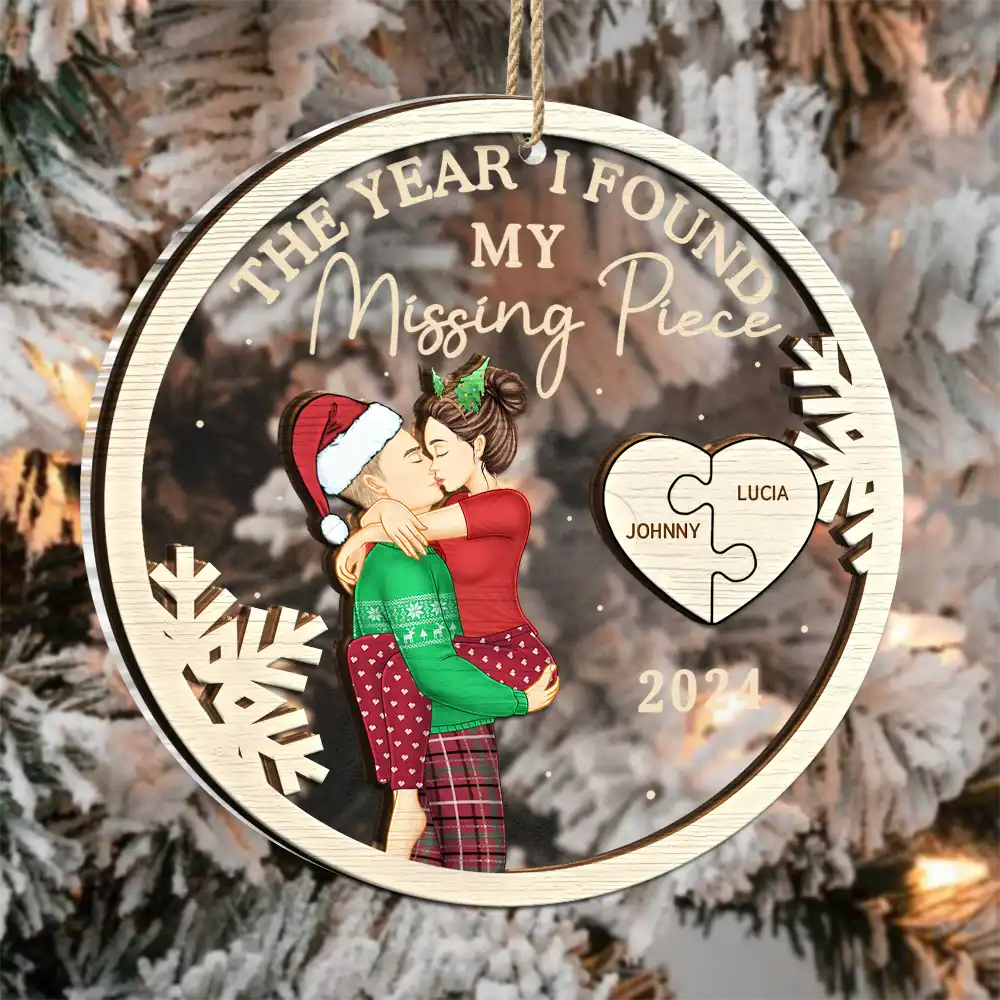 Gift For Couples,Gift For Husband,Gift For Wife,Gift For Boyfriend,Gift For Girlfriend - The Year I Found My Missing Piece Kissing Couples - Personalized 2-Layered Mix Ornament