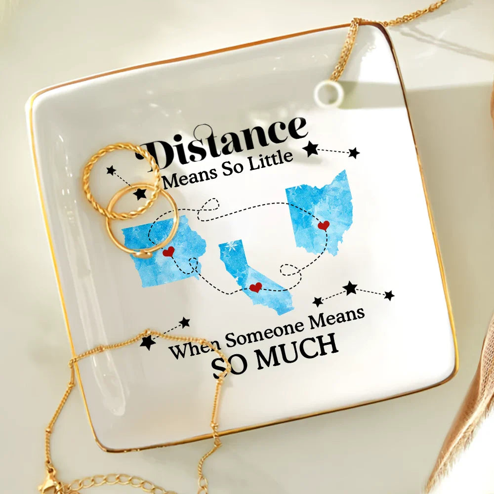 Family,Gift For Sibling,Parents,Gift For Grandparents,Gift For Sisters,Gift For Brothers,Gift For Bestie - Long Distance The Miles Don't Matter Christmas Pattern - Personalized Ring Dish