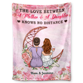 Mother The Love Between A Mother & A Daughter Knows No Distance - Gift For Mom - Personalized Custom Fleece Blanket