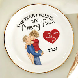 Gift For Couples, Gift For Husband, Gift For Wife, Gift For Boyfriend, Gift For Girlfriend - The Year I Found My Missing Piece - Personalized Round Ring Dish
