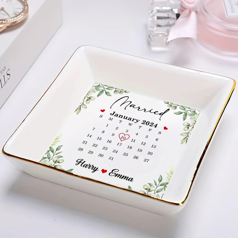 Gift For Couples, Gift For Husband, Gift For Wife, Gift For Boyfriend, Gift For Girlfriend - Calendar Couple Married Engaged - Personalized Ring Dish