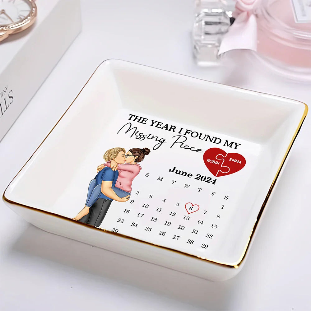 Gift For Couples, Gift For Husband, Gift For Wife, Gift For Boyfriend, Gift For Girlfriend - The Year I Found My Missing Piece Kissing Couples Calendar - Personalized Ring Dish