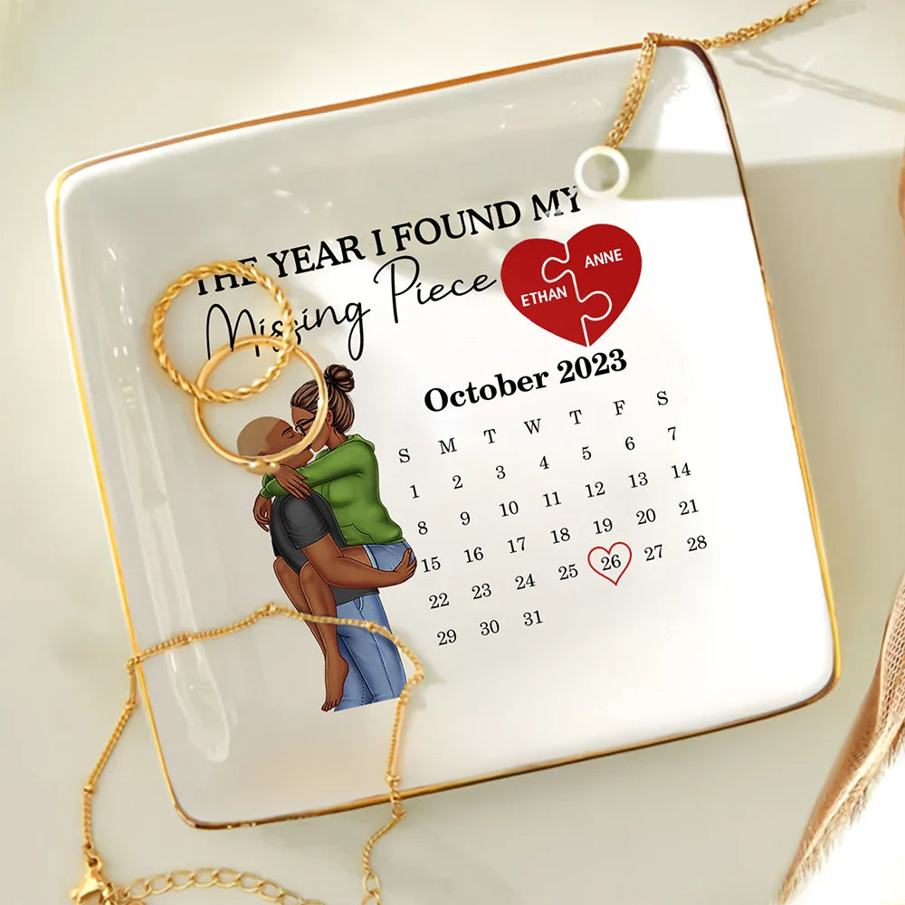 Gift For Couples, Gift For Husband, Gift For Wife, Gift For Boyfriend, Gift For Girlfriend - The Year I Found My Missing Piece Kissing Couples Calendar - Personalized Ring Dish