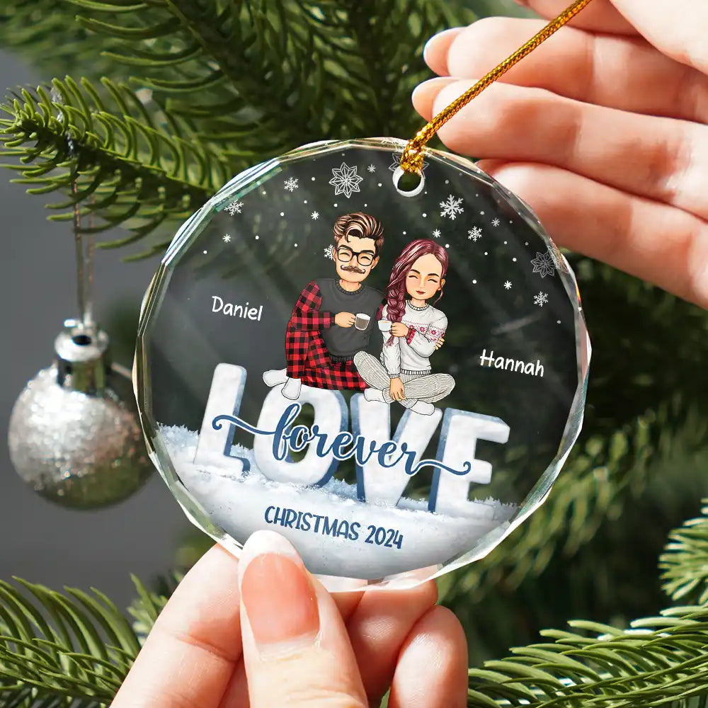 Christmas,Love,Gift For Couples,Gift For Husband,Gift For Wife,Anniversary,Wedding - Love Forever Christmas Cartoon Couple - Personalized Circle Glass Ornament