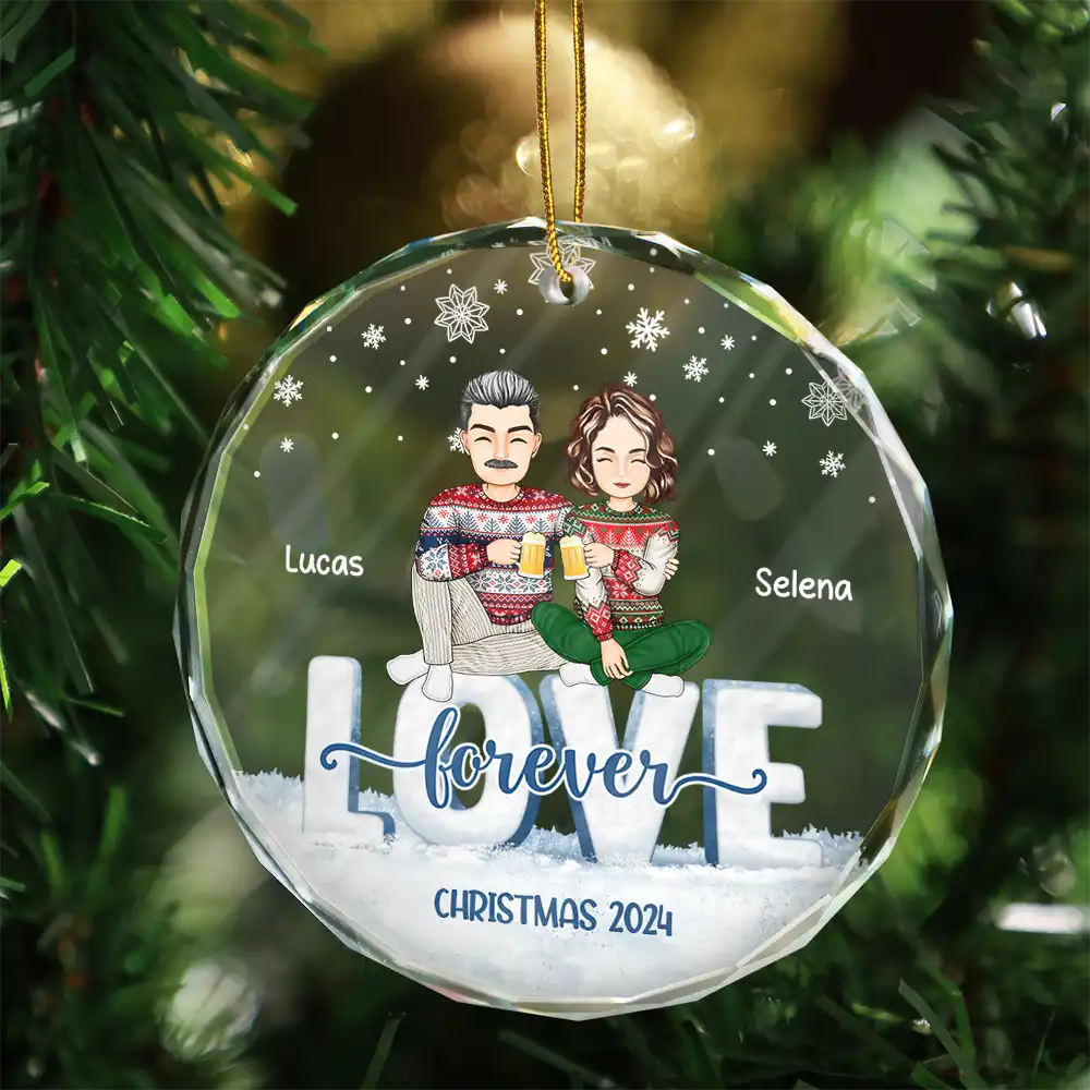 Christmas,Love,Gift For Couples,Gift For Husband,Gift For Wife,Anniversary,Wedding - Love Forever Christmas Cartoon Couple - Personalized Circle Glass Ornament