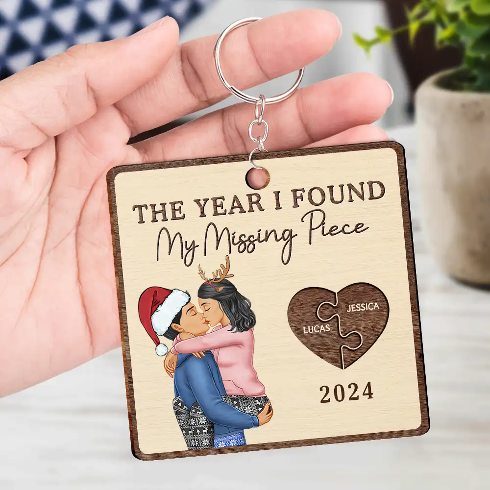 Gift For Couples, Gift For Husband, Gift For Wife, Gift For Boyfriend, Gift For Girlfriend, Anniversary - The Year I Found My Missing Piece Kissing Couples - Personalized Wooden Keychain