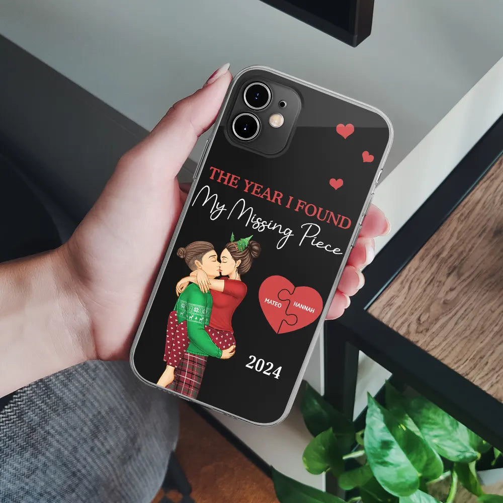 Gift For Couples,Gift For Husband,Gift For Wife,Gift For Boyfriend,Gift For Girlfriend,Anniversary,Love - The Year I Found My Missing Piece Kissing Couples - Personalized Clear Phone Case