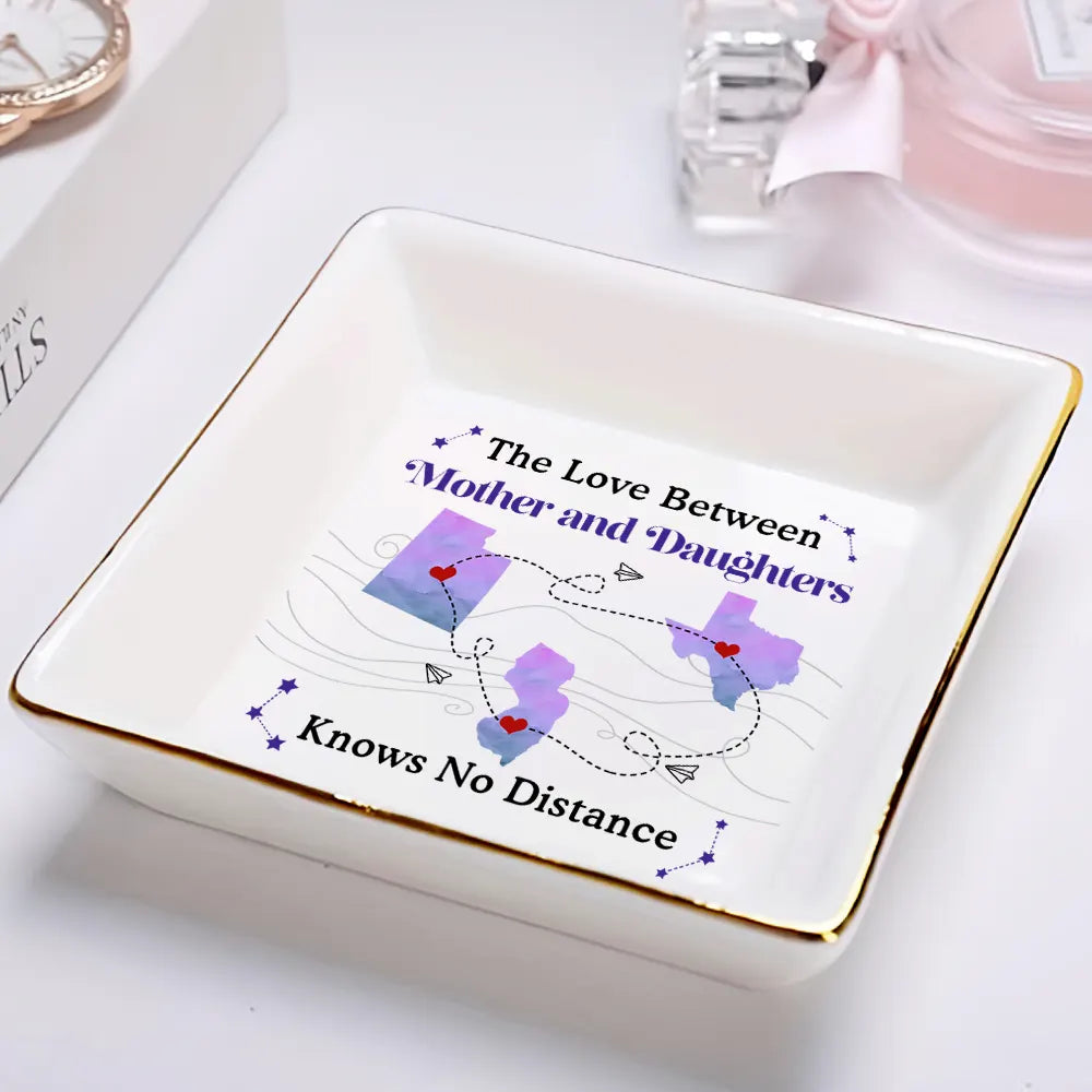 Gift For Mother, Gift For Women, Gift For Yourself, Gift For Grandma, Gift For Daughter - The Love Between Mother And Daughter Knows No Distance - Personalized Ring Dish
